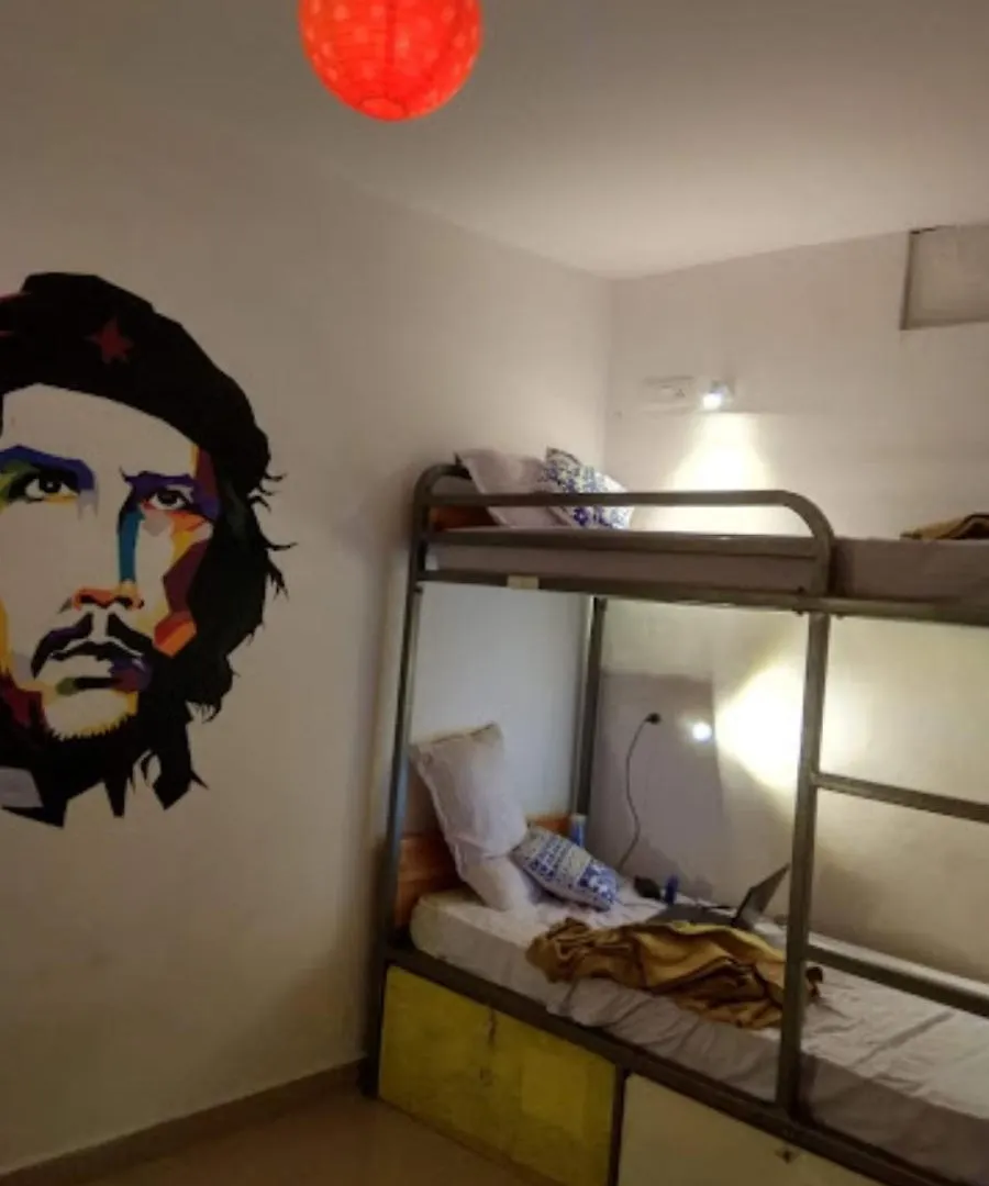 Hostelavie فاراناسي فندق
